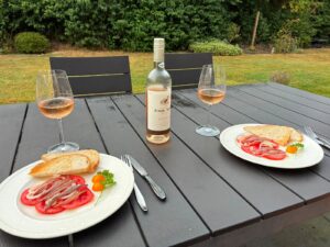 ACTIE NU VAN 7,45 VOOR 5,50 BIJ 12 FLESSEN Paul Mas Cépage Syrah Rosé Genummerd Franse Lichte Vriendelijke Fruitige Droge Rosé Lichte kleur. Sit down in the sun and watch the people go by. Goed t/m 2027