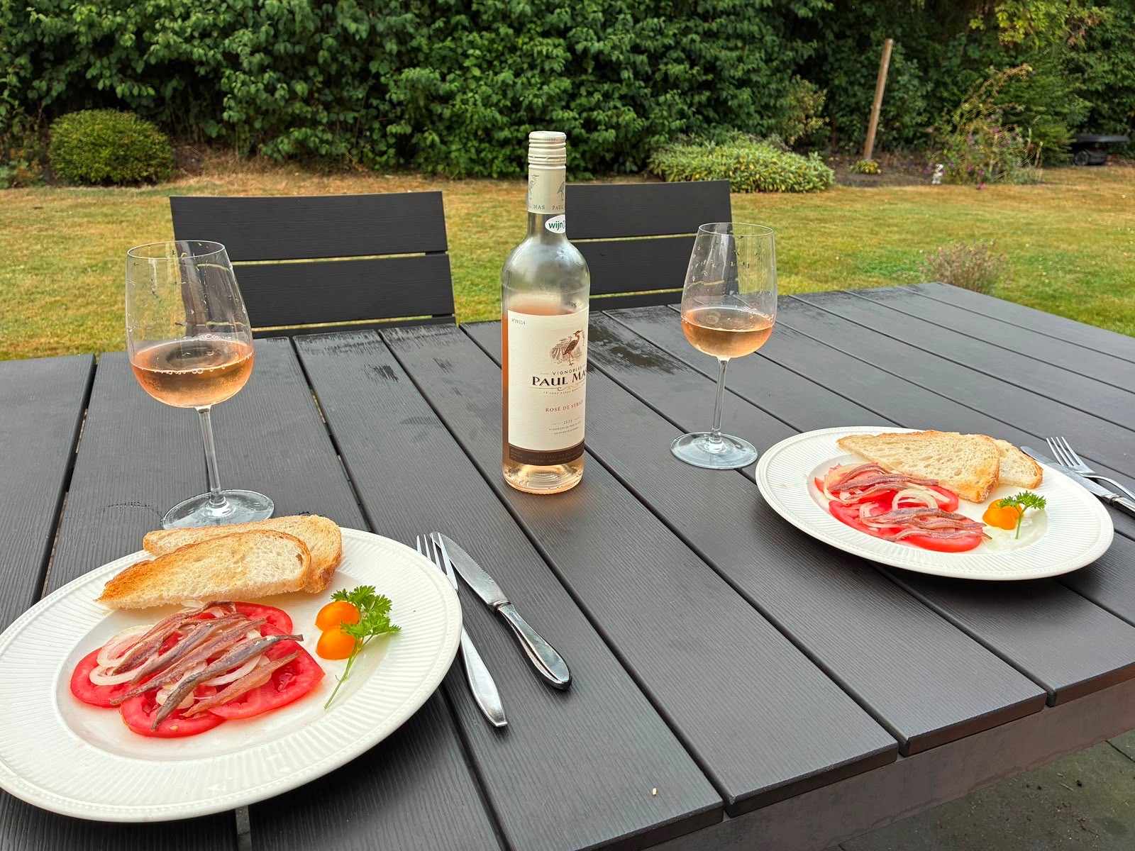 ACTIE NU VAN 7,45 VOOR 5,50 BIJ 12 FLESSEN Paul Mas Cépage Syrah Rosé Genummerd Franse Lichte Vriendelijke Fruitige Droge Rosé Lichte kleur. Sit down in the sun and watch the people go by. Goed t/m 2027